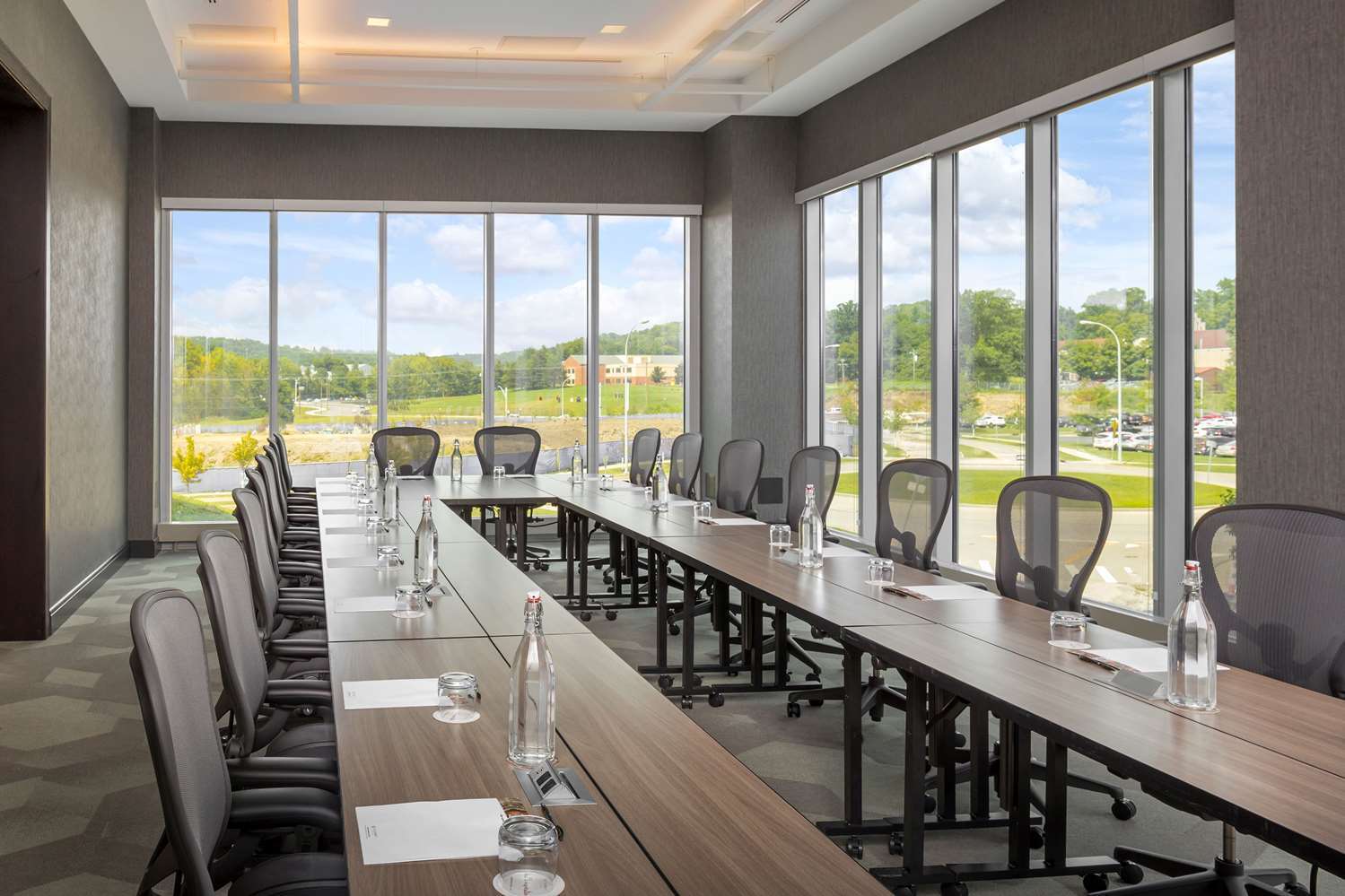 The Summit Hotel Cincinnati Esterno foto